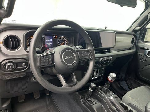 Used 2025 Jeep Wrangler Sport AWD/4WD image 18