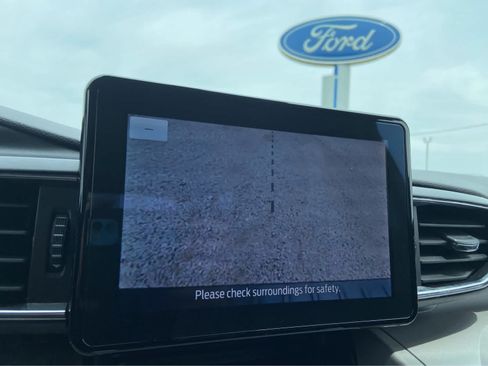 Used 2023 Ford Explorer XLT w/ Equipment Group 202A AWD/4WD image 41