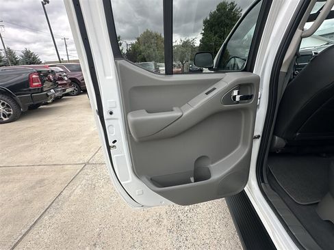 Used 2019 Nissan Frontier SV AWD/4WD image 19