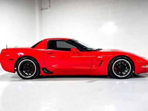 Used 2002 Chevrolet Corvette Z06 w/ Memory Pkg image 2