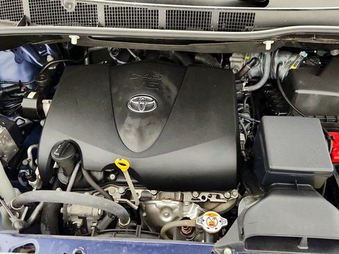 Used 2020 Toyota Sienna XLE image 28