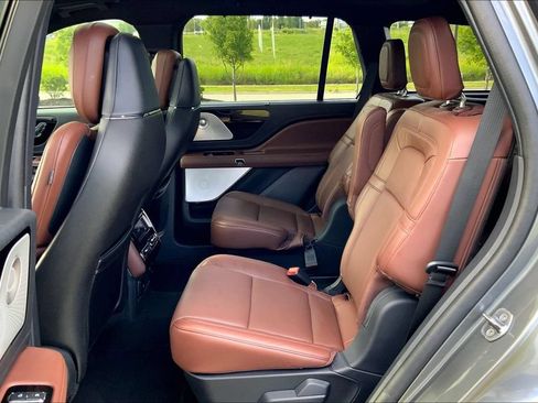 Used 2025 Lincoln Aviator Reserve w/ Equipment Group 201A AWD/4WD image 11