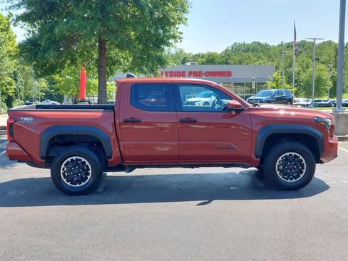 Used 2025 Toyota Tacoma TRD Off-Road AWD/4WD image 26