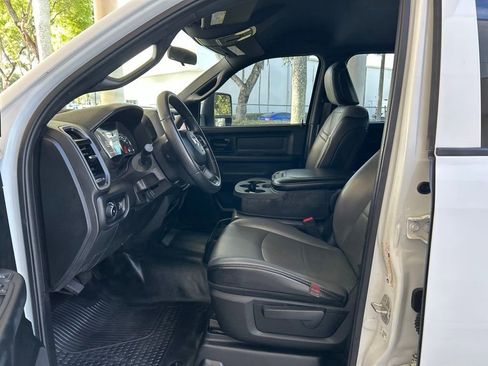 Used 2023 RAM 3500 Tradesman w/ Chrome Appearance Group AWD/4WD image 5