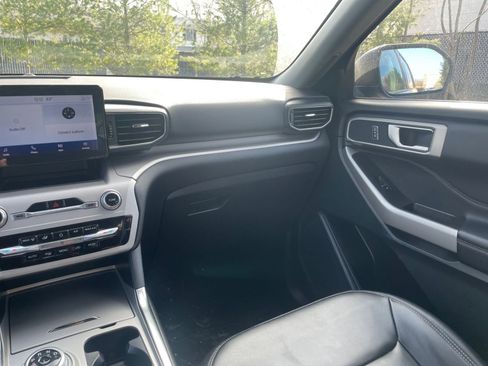 Used 2024 Ford Explorer XLT w/ Equipment Group 202A image 33