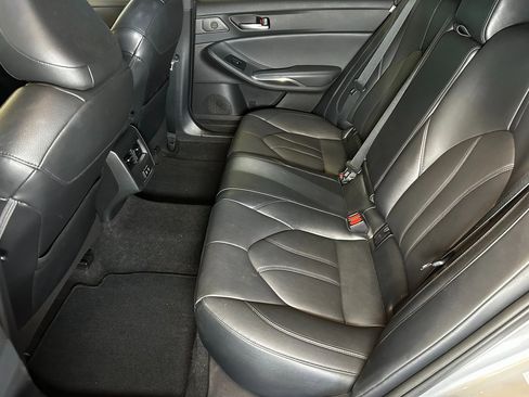 Used 2019 Toyota Avalon XLE w/ Moonroof Package image 20