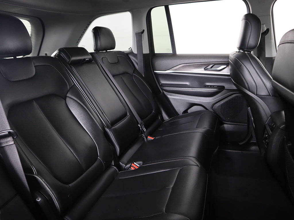 Used 2023 Jeep Grand Cherokee Limited AWD/4WD image 36