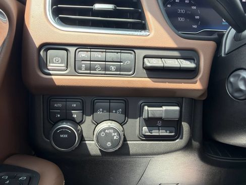 Used 2022 Chevrolet Tahoe High Country w/ Premium Package AWD/4WD image 19