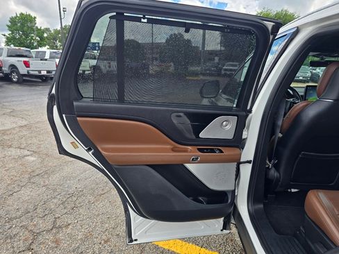 Used 2020 Lincoln Aviator Reserve w/ Equipment Group 202A AWD/4WD image 17