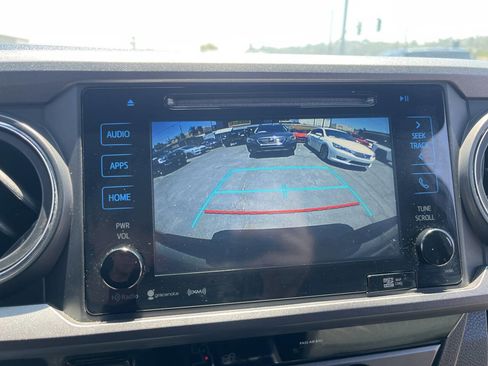 Used 2018 Toyota Tacoma TRD Off-Road image 34