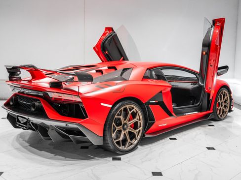 Used 2021 Lamborghini Aventador SVJ AWD/4WD image 23