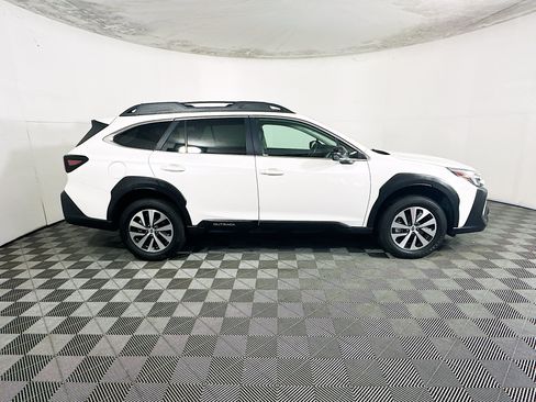 Used 2023 Subaru Outback Premium AWD/4WD image 2