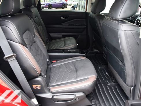 Used 2024 Nissan Pathfinder Platinum AWD/4WD image 27