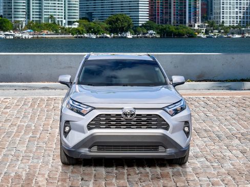 Used 2023 Toyota RAV4 XLE Premium image 2