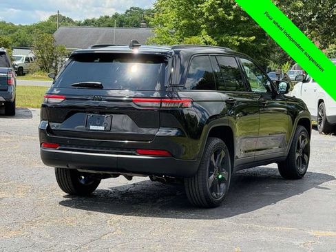 Used 2022 Jeep Grand Cherokee Altitude AWD/4WD image 34
