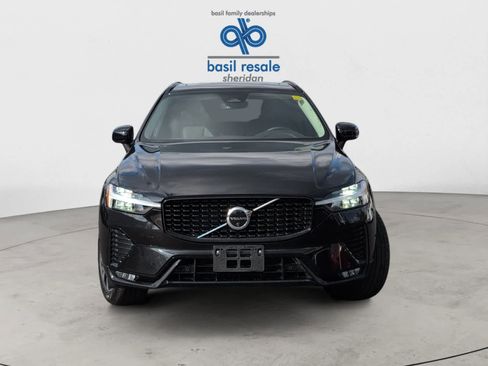 Used 2025 Volvo XC60 B5 Plus image 12