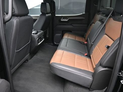 Used 2025 Chevrolet Silverado 1500 High Country AWD/4WD image 19