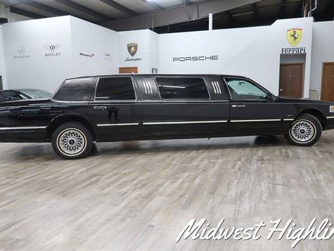Used 1997 Lincoln Town Car Executive image 5