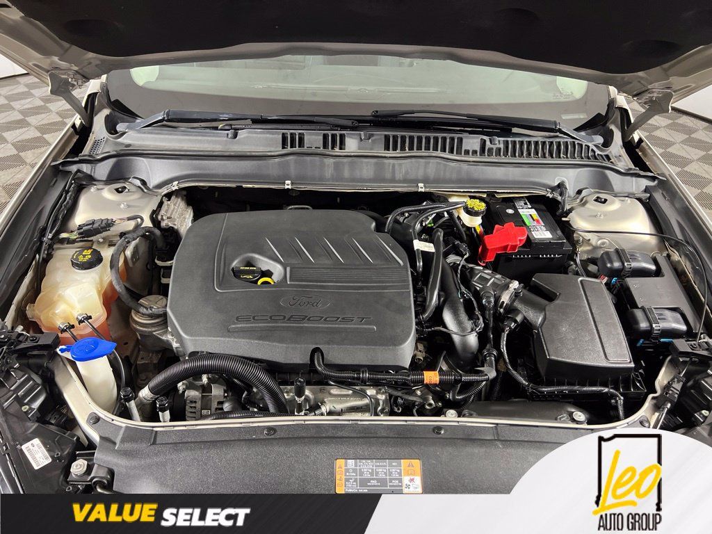 Used 2015 Ford Fusion SE FWD image 4