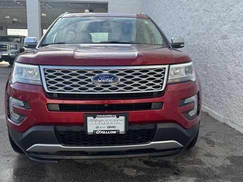 Used 2017 Ford Explorer Platinum image 2