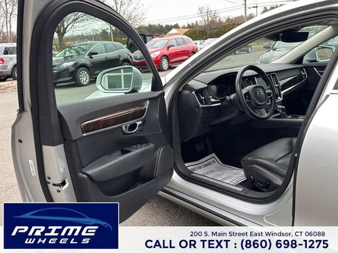 Used 2018 Volvo S90 T5 Momentum w/ Convenience Package image 9