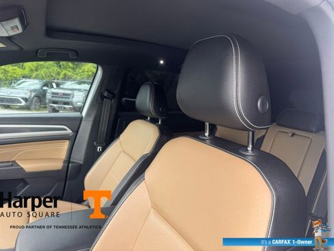 Used 2023 Volkswagen Atlas Cross Sport SE w/ Panoramic Sunroof Package FWD image 12