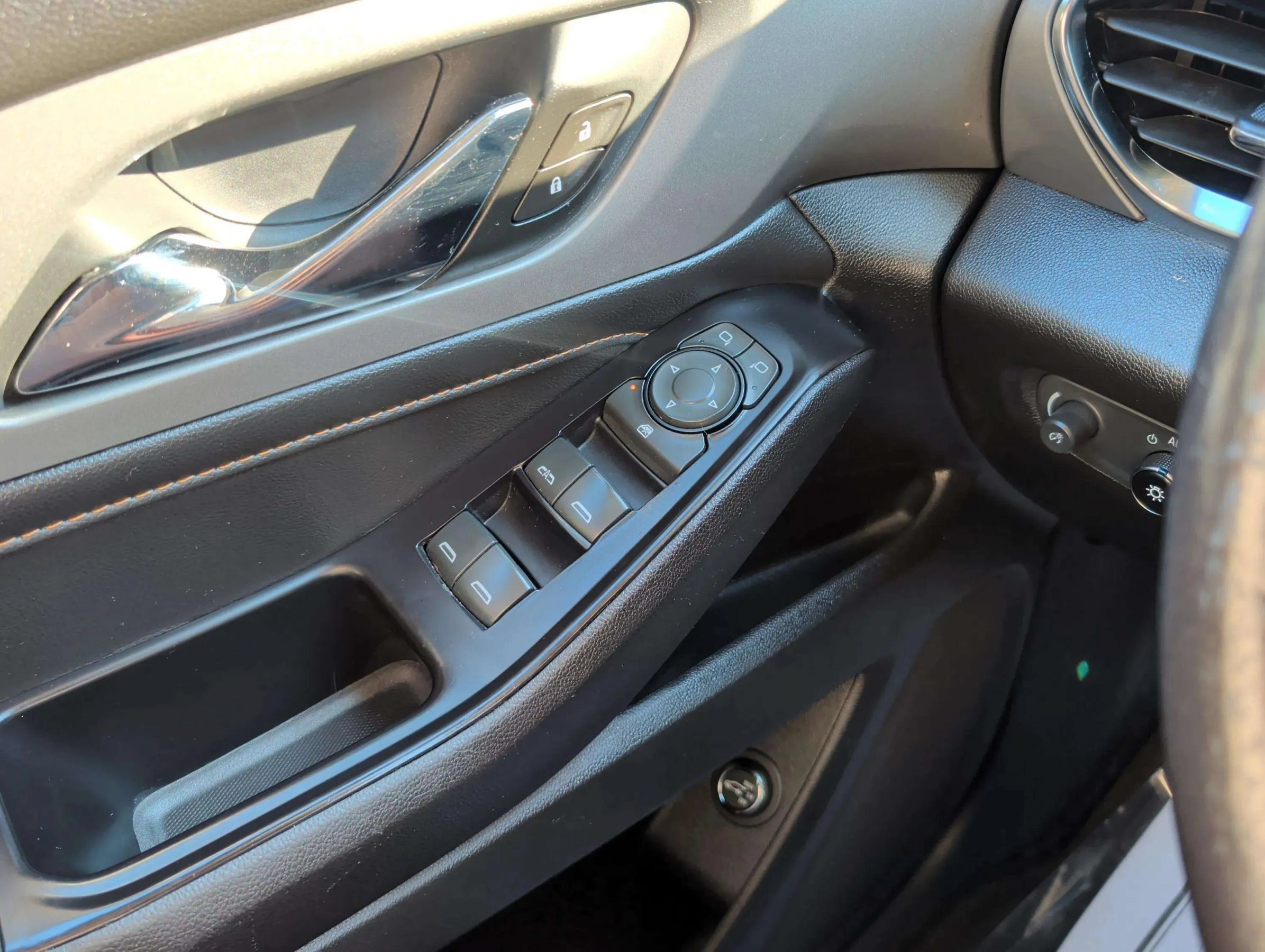 Used 2020 Chevrolet Traverse LT AWD/4WD image 26