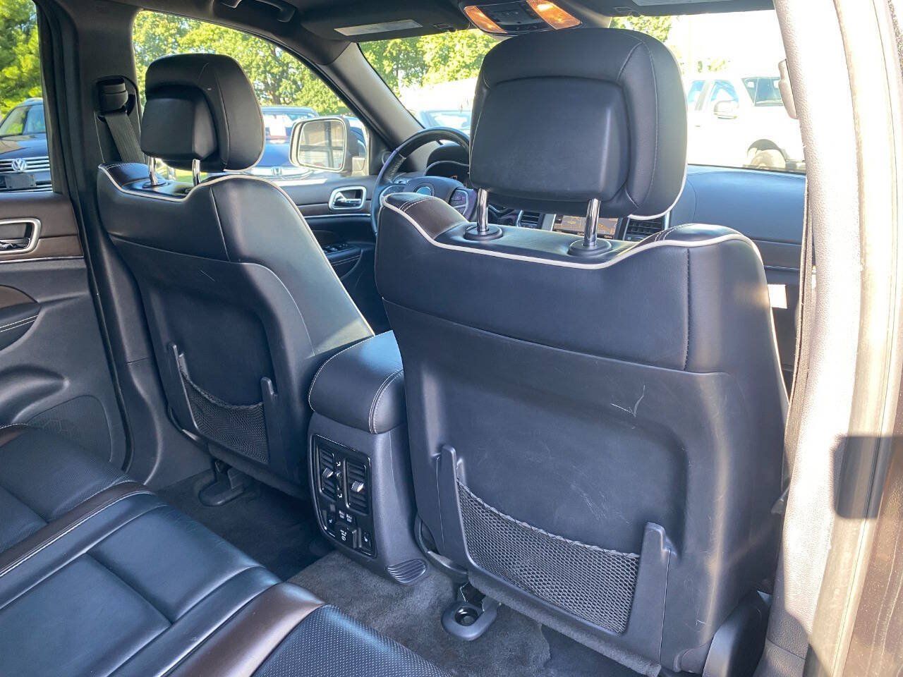 Used 2015 Jeep Grand Cherokee Overland AWD/4WD image 28