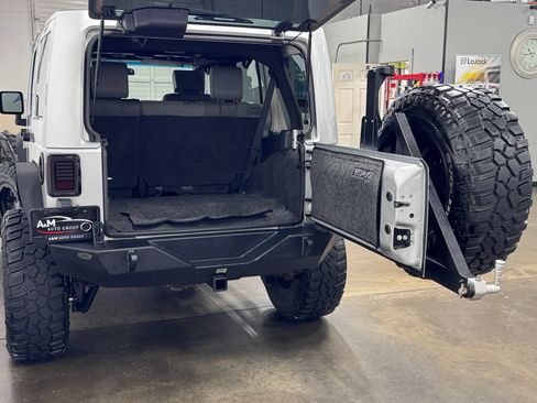 Used 2007 Jeep Wrangler Unlimited Sahara w/ Trailer Tow Group AWD/4WD image 9