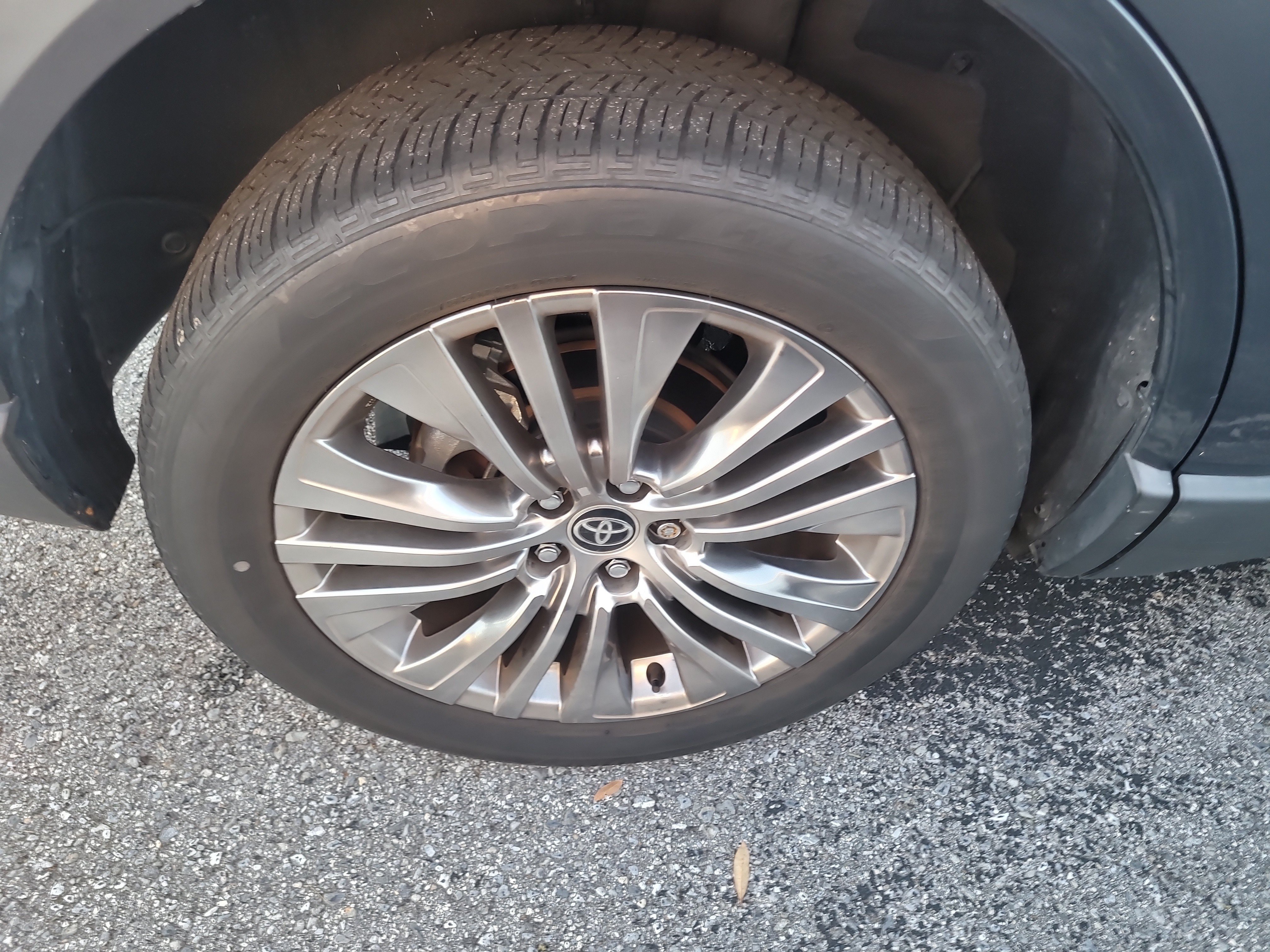 Used 2023 Toyota Venza XLE AWD/4WD image 8