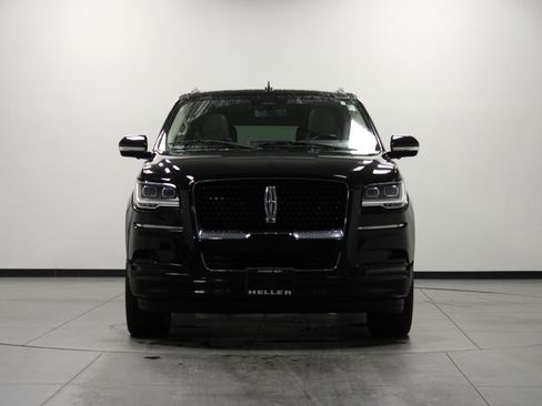 Used 2022 Lincoln Navigator L Reserve w/ Monochromatic Package image 9