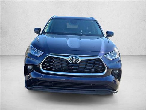 Certified 2025 Toyota Highlander Limited image 2