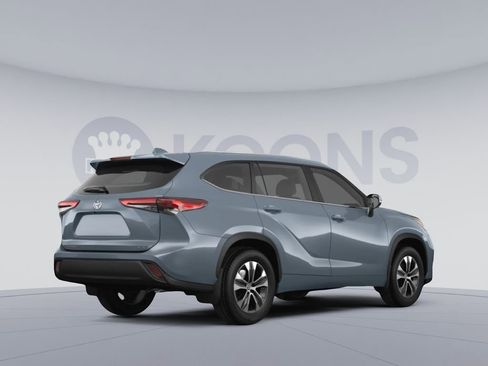 Used 2023 Toyota Highlander XLE image 4