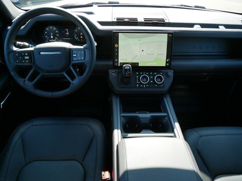 New 2026 Land Rover Defender 130 X-Dynamic SE image 6