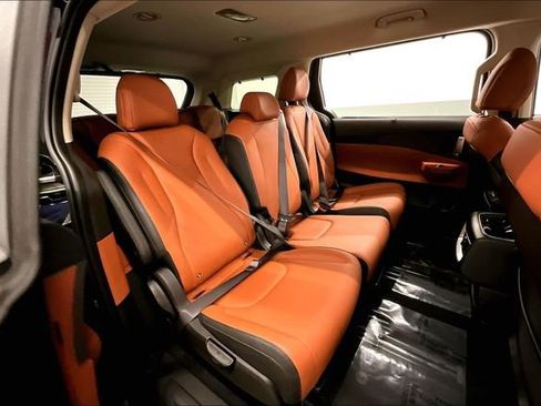 Used 2026 Kia Carnival EX FWD image 25