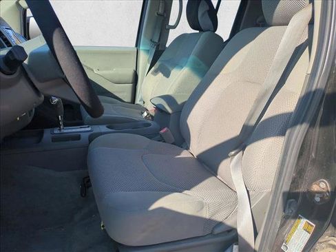 Used 2016 Nissan Frontier SV image 13