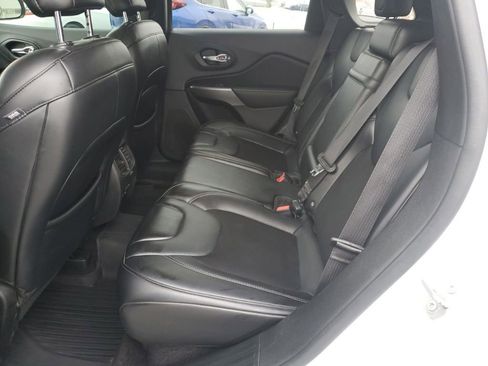 Used 2019 Jeep Cherokee Latitude Plus image 23