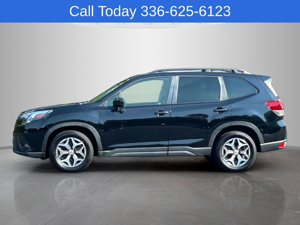 Used 2023 Subaru Forester Premium AWD/4WD image 2