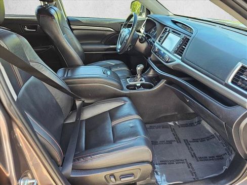 Used 2019 Toyota Highlander SE AWD/4WD image 13