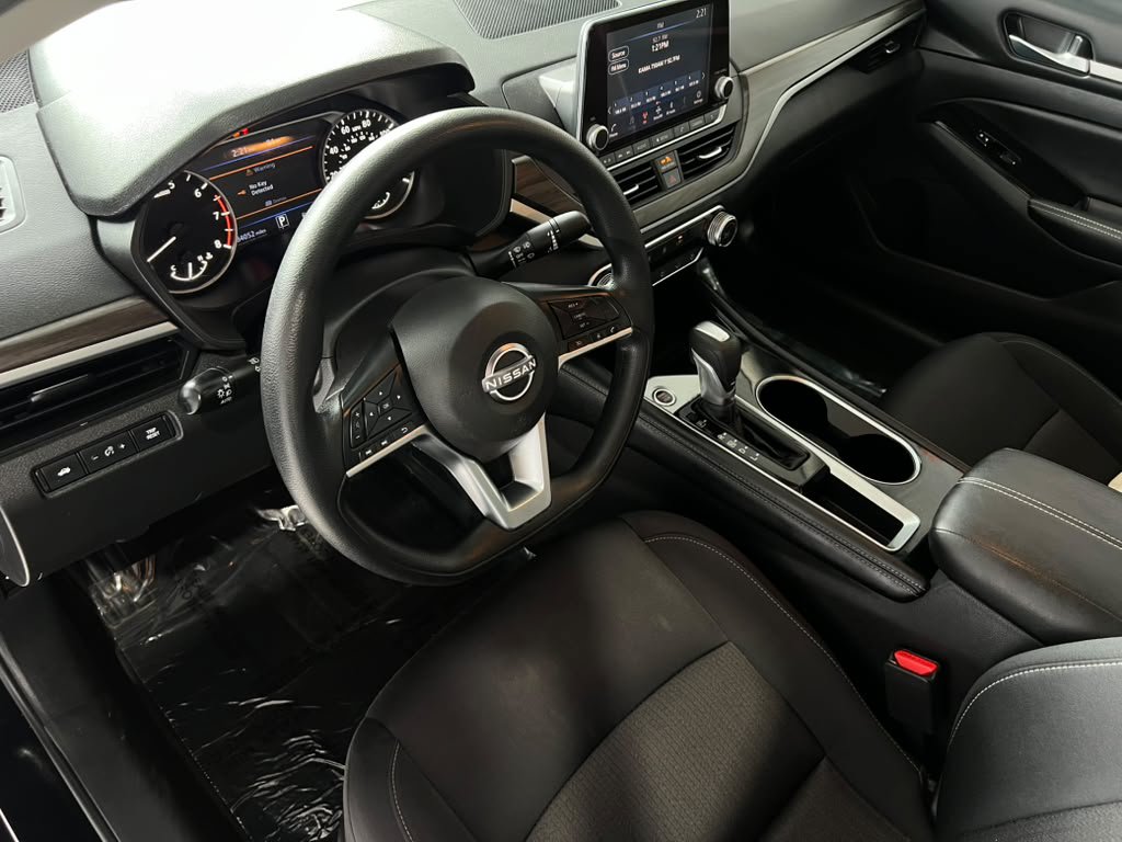 Used 2023 Nissan Altima 2.5 SV FWD image 12