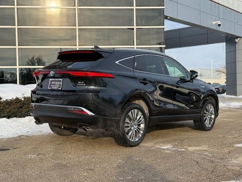 Used 2021 Toyota Venza XLE image 3