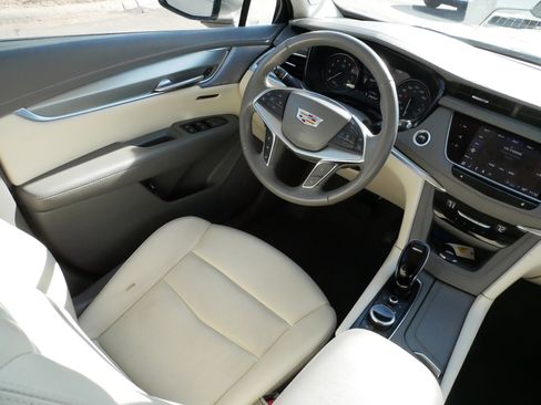 Used 2023 Cadillac XT5 Premium Luxury w/ Technology Package image 9