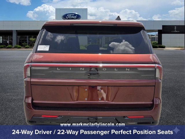 New 2027 Lincoln Navigator Premiere AWD/4WD image 4