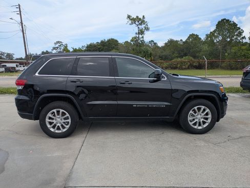 Used 2022 Jeep Grand Cherokee Laredo E RWD image 3