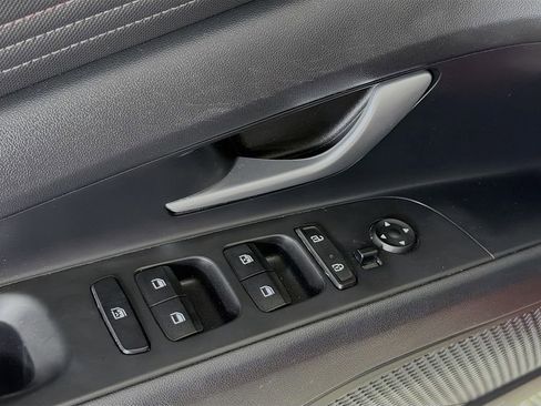 Used 2023 Hyundai Elantra Limited image 21