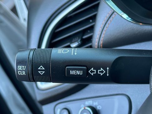 Used 2022 Chevrolet Trax LT w/ LT Convenience Package image 24