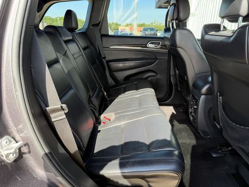 Used 2018 Jeep Grand Cherokee Overland AWD/4WD image 24