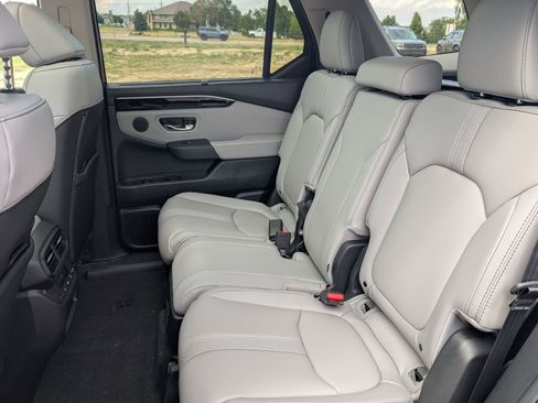 New 2025 Honda Pilot Touring image 7