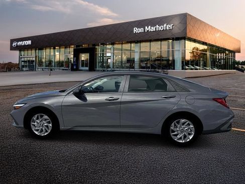 New 2026 Hyundai Elantra Hybrid FWD image 3