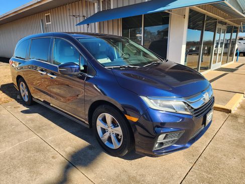 Used 2018 Honda Odyssey EX-L image 2